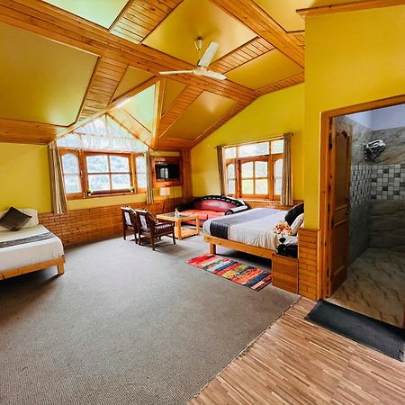 Hotel Hollywood Manali - Scenic River & Mountain View With Premium Rooms Manāli Exterior foto