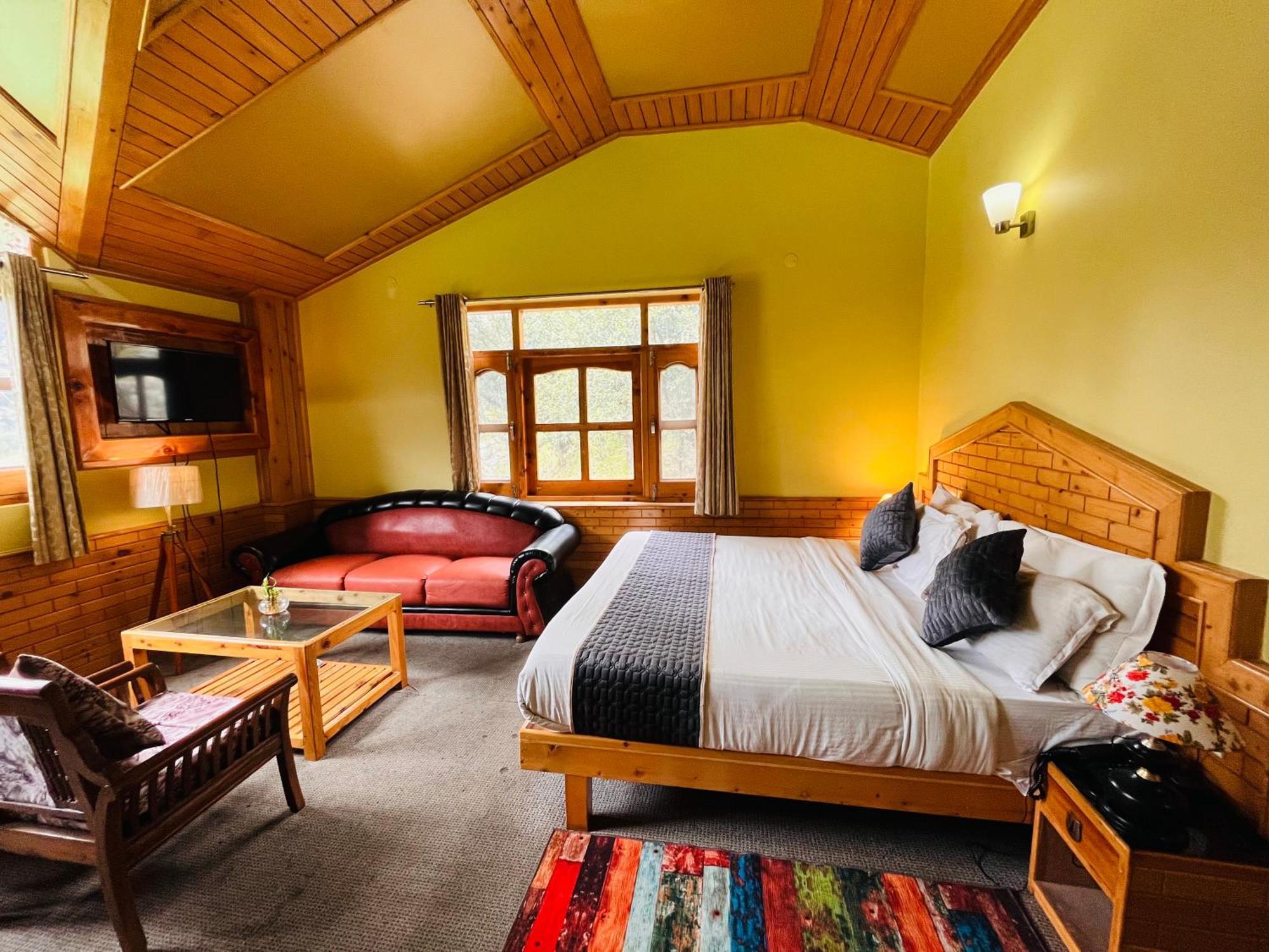 Hotel Hollywood Manali - Scenic River & Mountain View With Premium Rooms Manāli Exterior foto