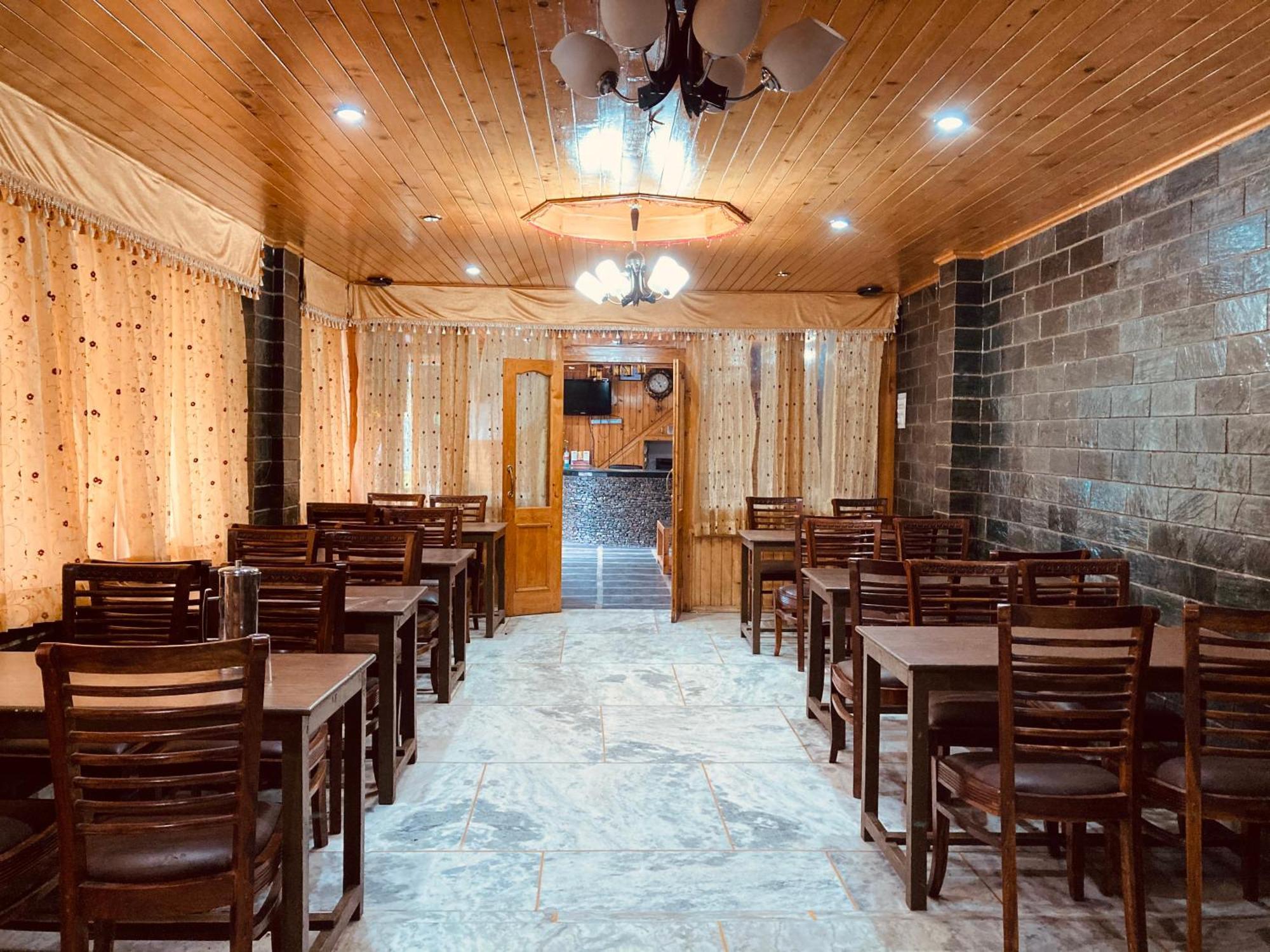 Hotel Hollywood Manali - Scenic River & Mountain View With Premium Rooms Manāli Exterior foto