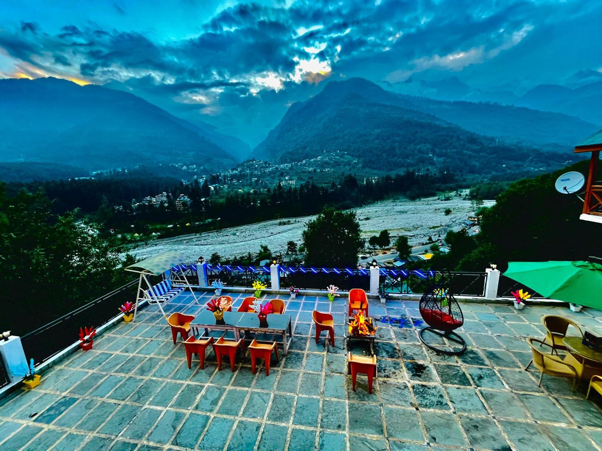 Hotel Hollywood Manali - Scenic River & Mountain View With Premium Rooms Manāli Exterior foto