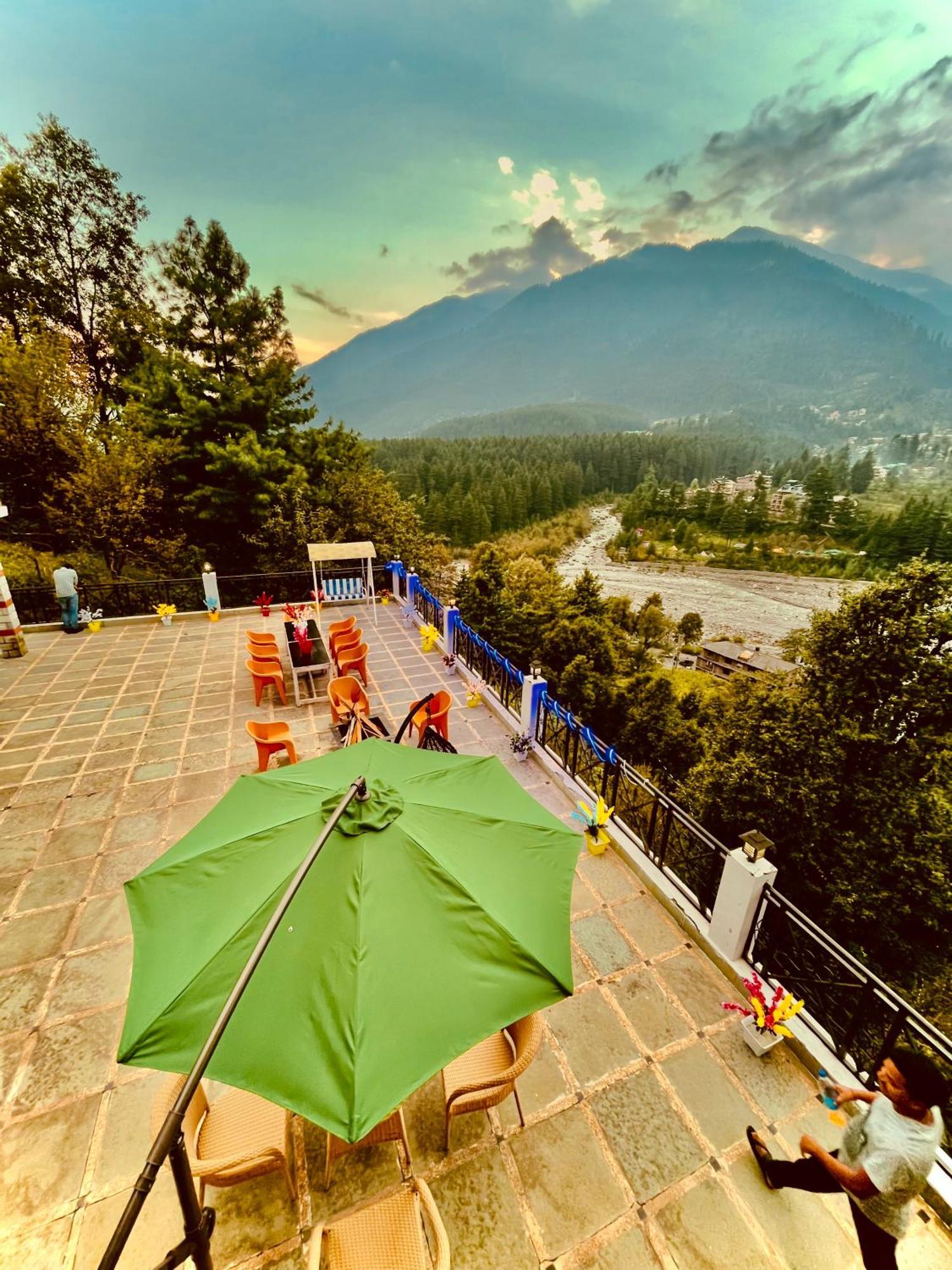 Hotel Hollywood Manali - Scenic River & Mountain View With Premium Rooms Manāli Exterior foto