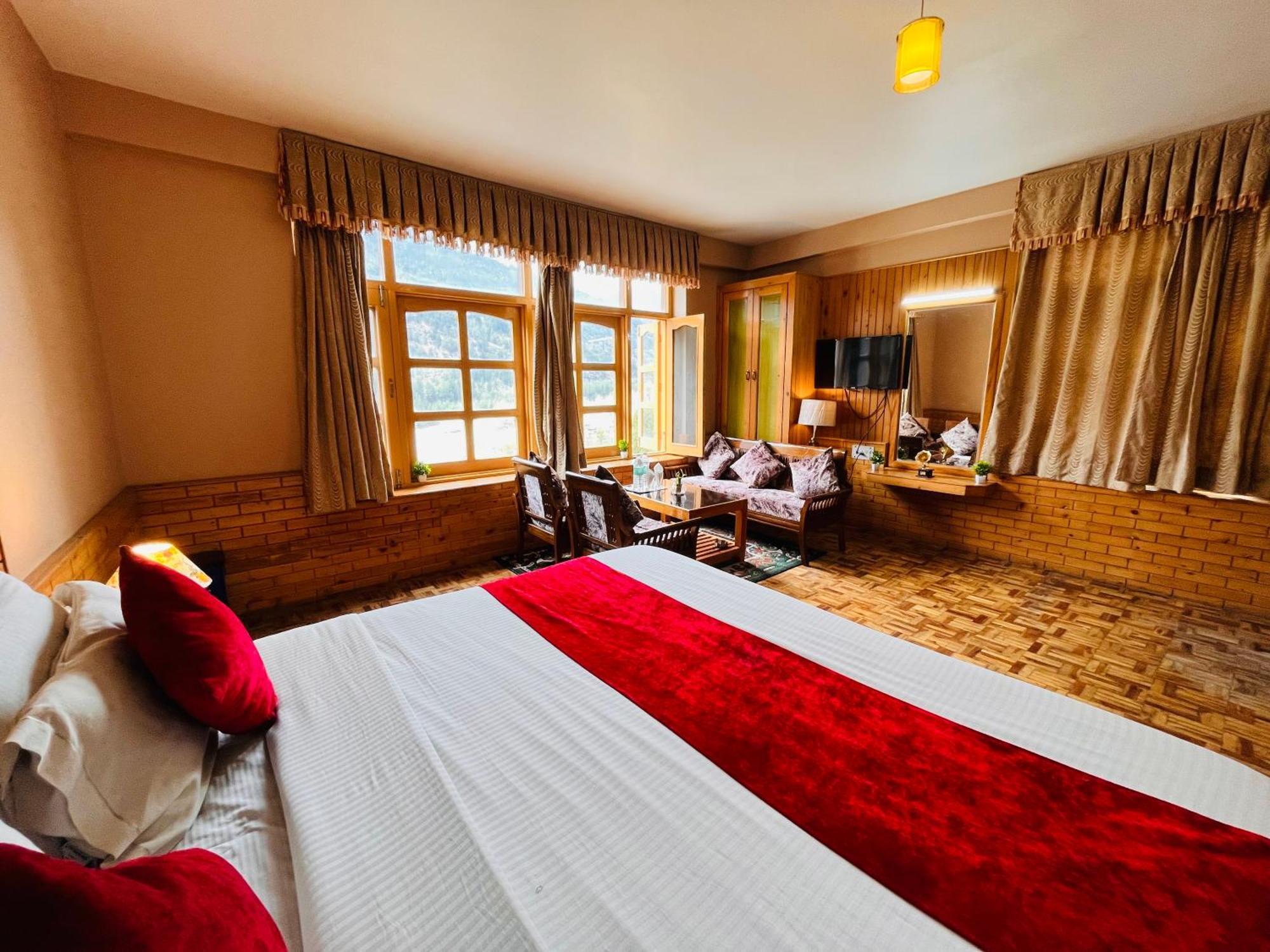 Hotel Hollywood Manali - Scenic River & Mountain View With Premium Rooms Manāli Exterior foto