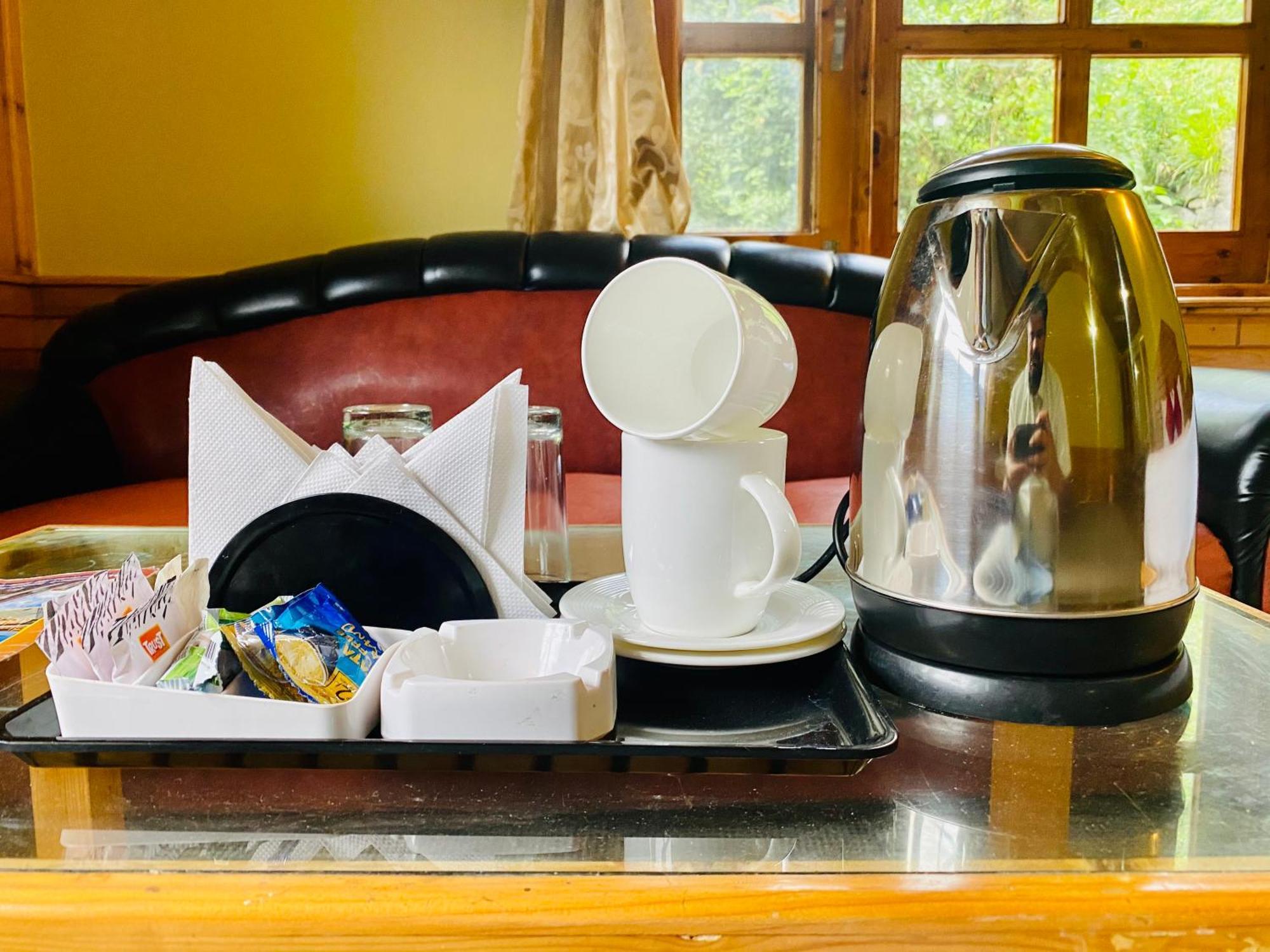 Hotel Hollywood Manali - Scenic River & Mountain View With Premium Rooms Manāli Exterior foto