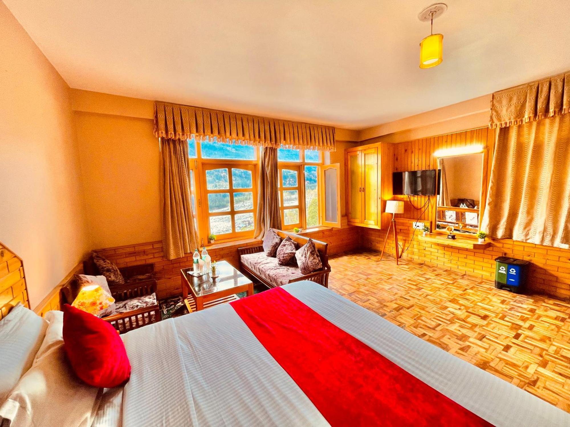 Hotel Hollywood Manali - Scenic River & Mountain View With Premium Rooms Manāli Exterior foto