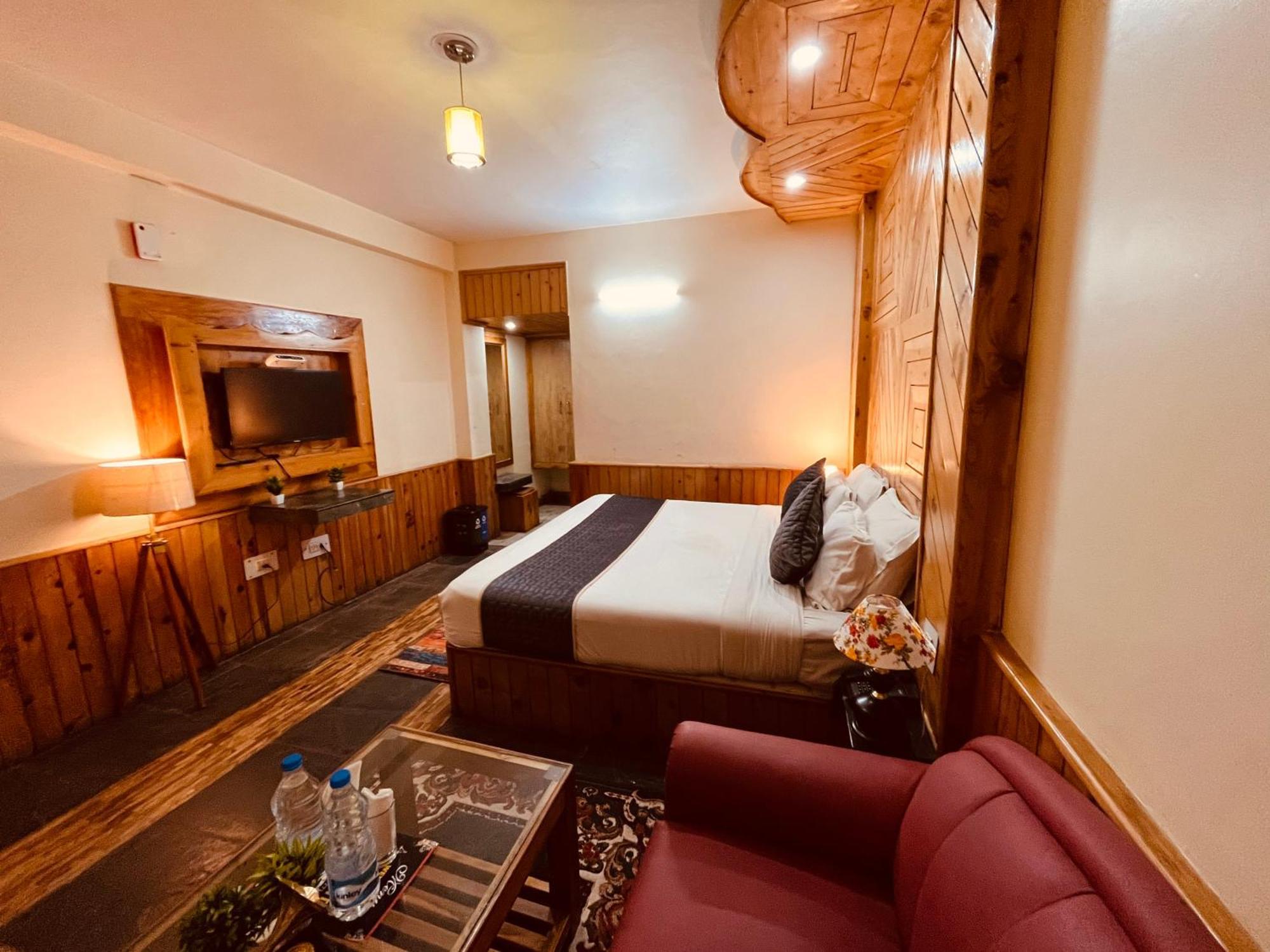 Hotel Hollywood Manali - Scenic River & Mountain View With Premium Rooms Manāli Exterior foto