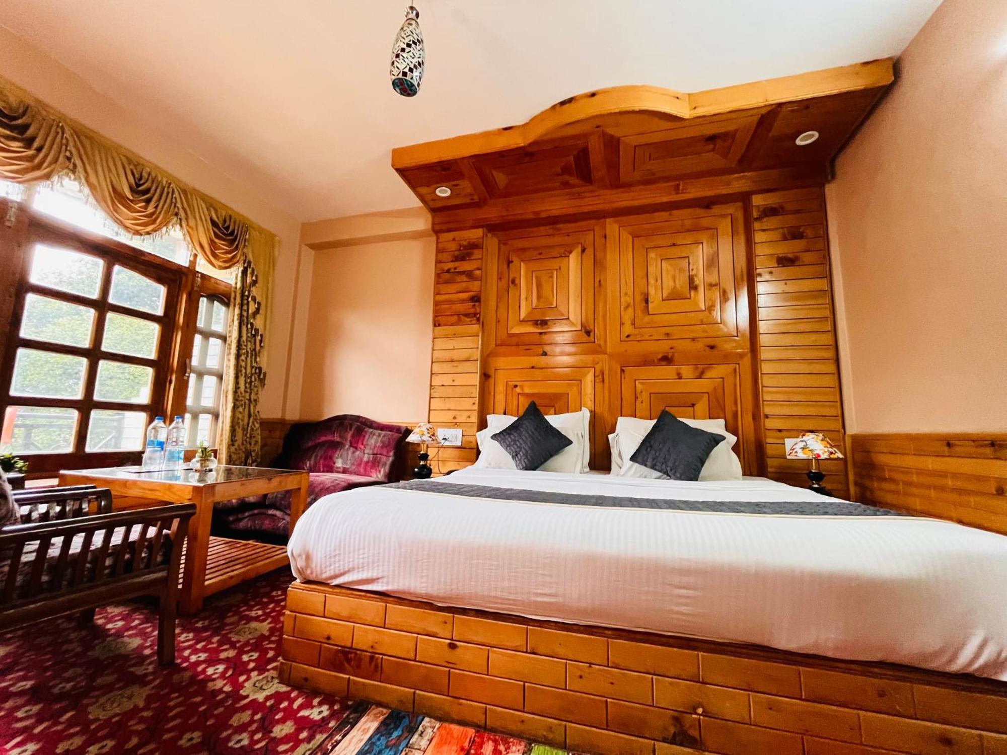 Hotel Hollywood Manali - Scenic River & Mountain View With Premium Rooms Manāli Exterior foto