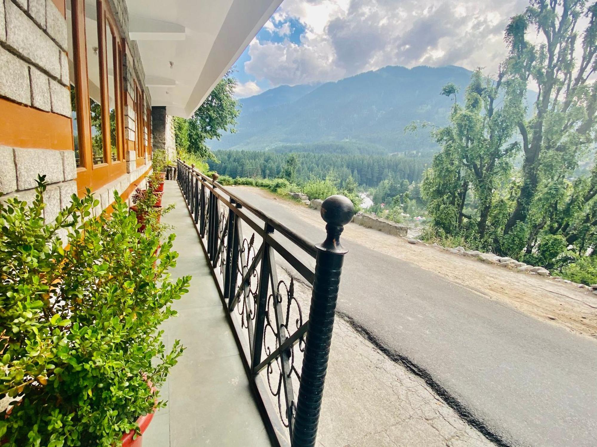 Hotel Hollywood Manali - Scenic River & Mountain View With Premium Rooms Manāli Exterior foto