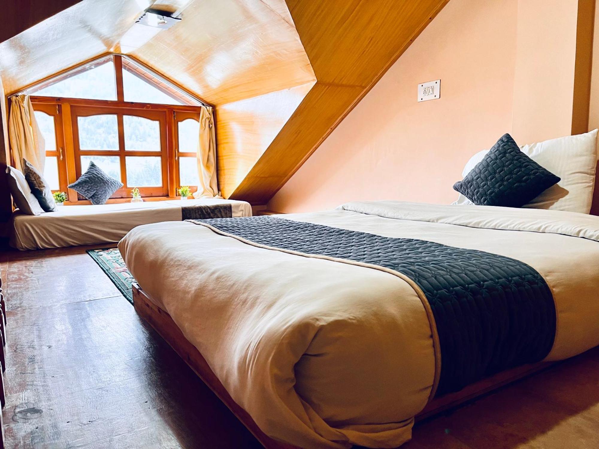 Hotel Hollywood Manali - Scenic River & Mountain View With Premium Rooms Manāli Exterior foto