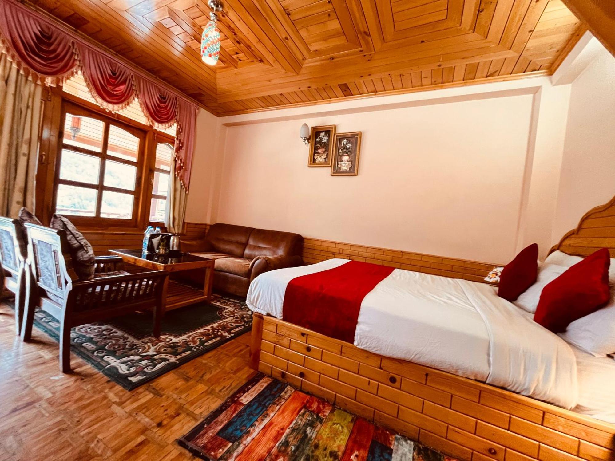 Hotel Hollywood Manali - Scenic River & Mountain View With Premium Rooms Manāli Exterior foto